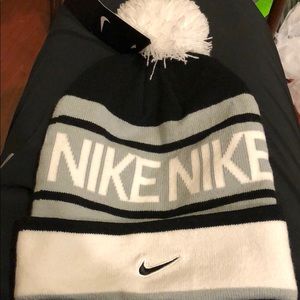 Nike Pom Beanie